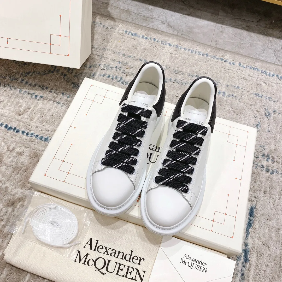 👟👟Ex-factory price 480👟👟 Women's shoes, women's clothing, women's shoes, women's clothing, new upgraded version, cost-effective Alexander Mcque*n Alexander McQueen classic white shoe series, all series upgraded, all lasted and adjusted to the original latest lasts, customized original glossy silk cowhide, original cowhide lining, original process color spray buttonholes, no cracking or peeling paint. The two raised bumps on the feet have also been restored to the original, and the outsole mold has been reopened. The material and color are completely consistent with the original. The original is made with full nail technology, and the latest uppercase and lowercase stitching font details. The original 👟👟factory price U+T👟👟factory price U vacuum